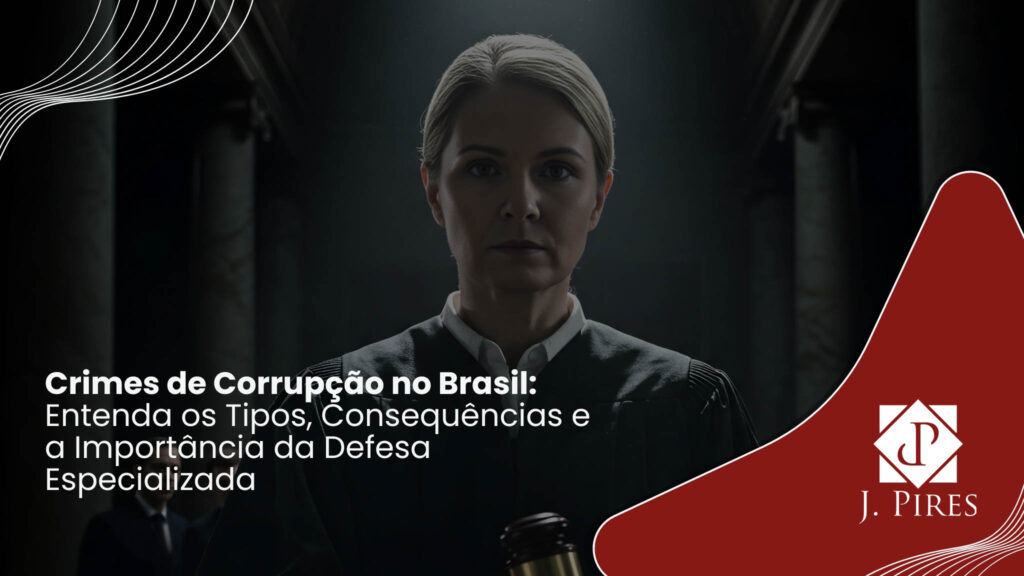 Juíza com martelo em tribunal simboliza o combate à corrupção; figuras sombrias ao fundo representam a complexidade dos crimes de corrupção que exigem defesa de um advogado especialista.
